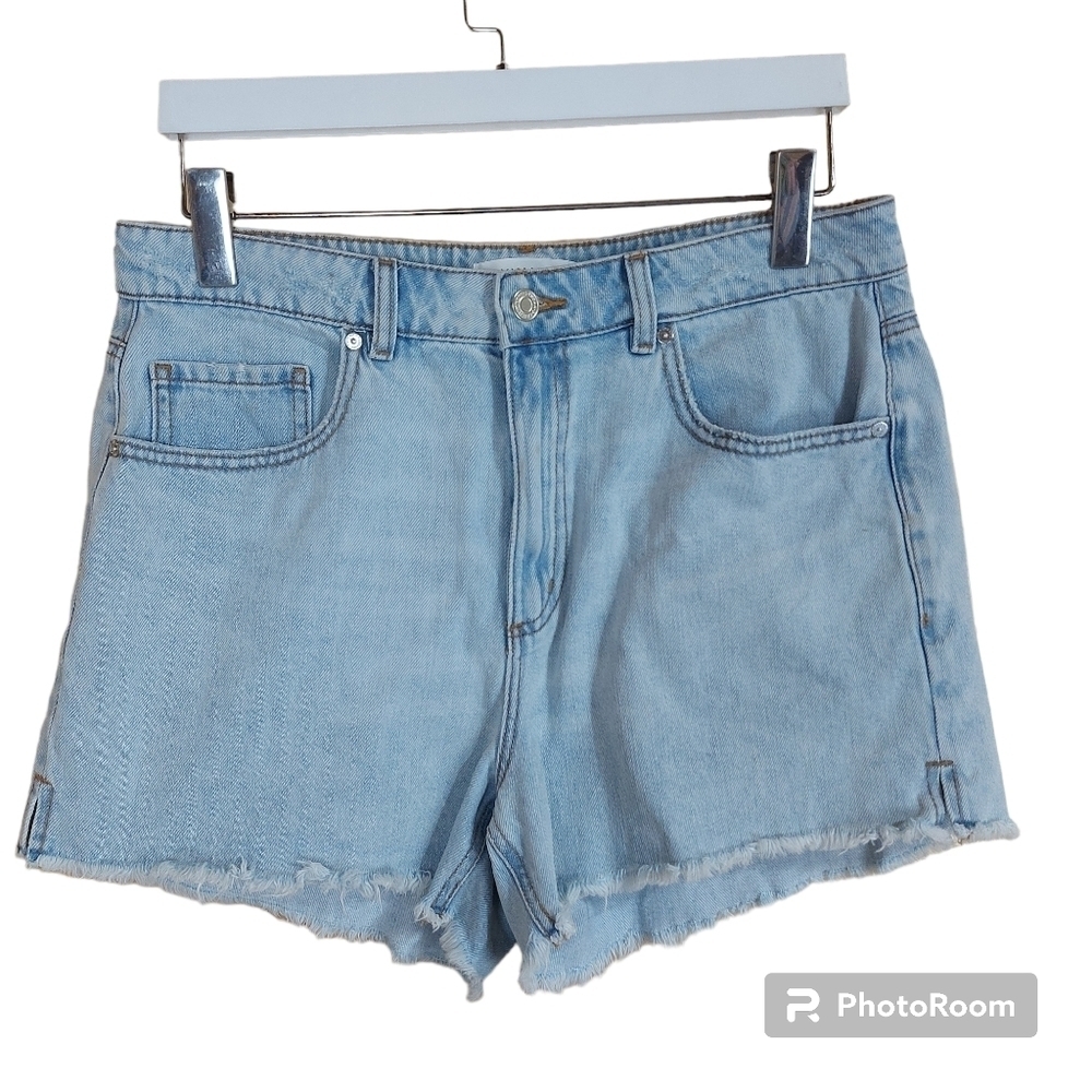 DYNAMITE distress high rise distress light wash jeans shorts size 30